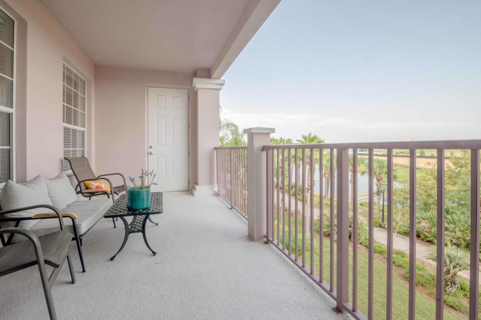 Vista Cay Lakeview Allure Near Theme Parks, And Walk To Convention Center Orlando