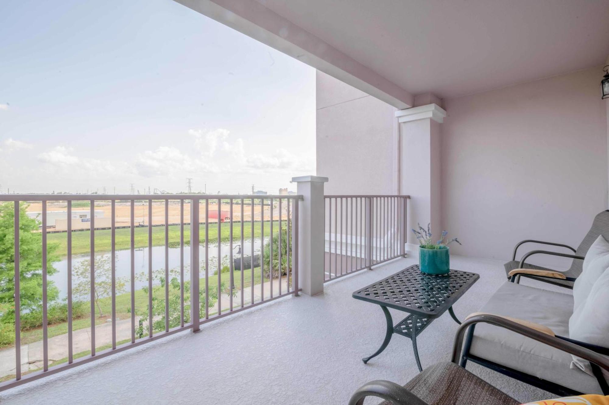 Vista Cay Lakeview Allure Near Theme Parks, And Walk To Convention Center *