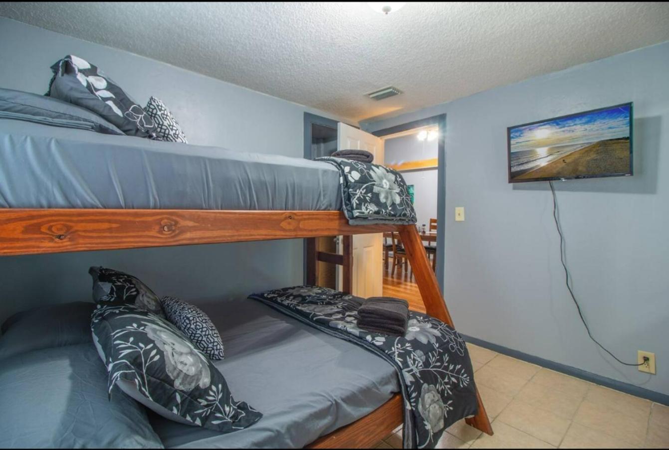 Spacious 2br Getaway Pets Ok Near The Magic Holiday home