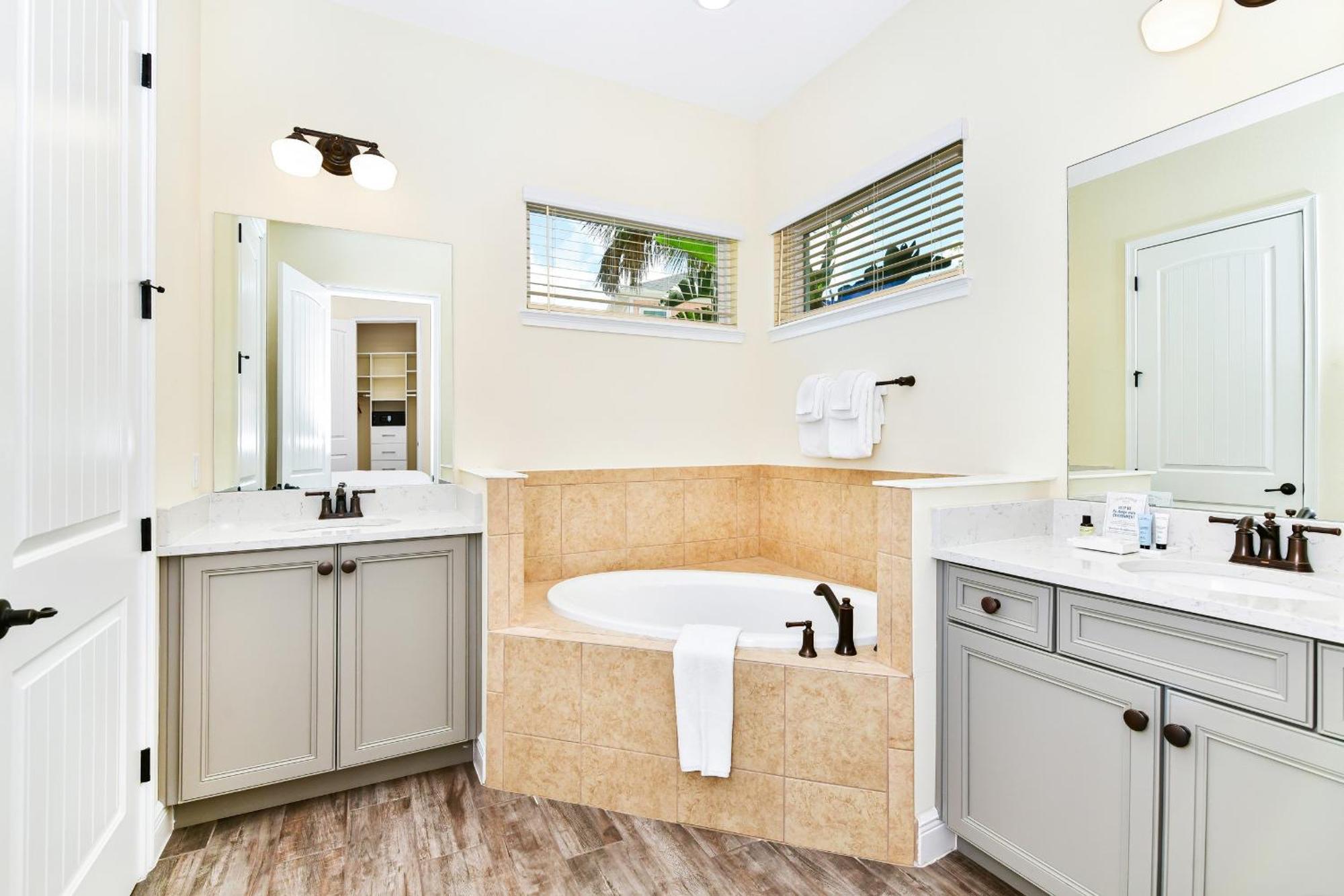 Holiday home Beautiful With Hot Tub Near With Margaritaville Island H2o Access - 8053ls Orlando