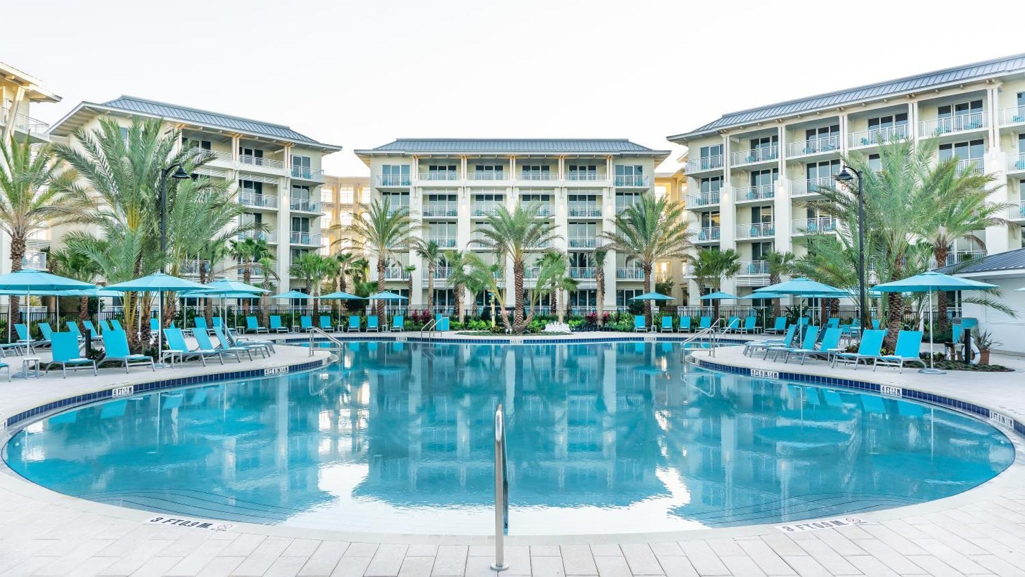 Holiday home Sky Blue And Palm Trees Near With Margaritaville Island H2o Access - 8071kd *