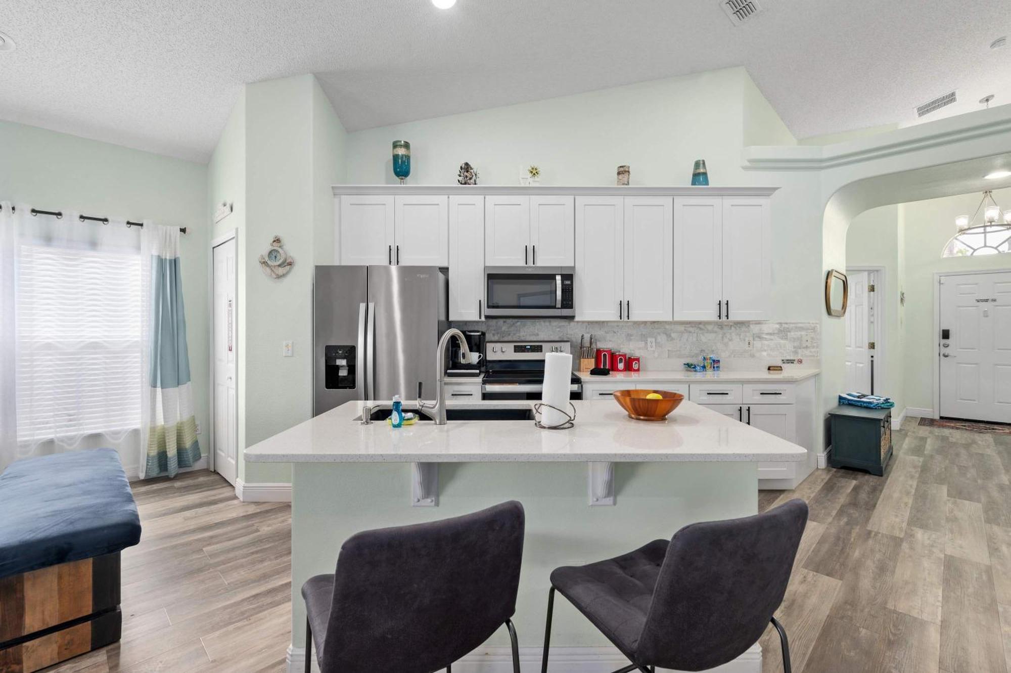 Single-level W Heated Pool & 9mi To *