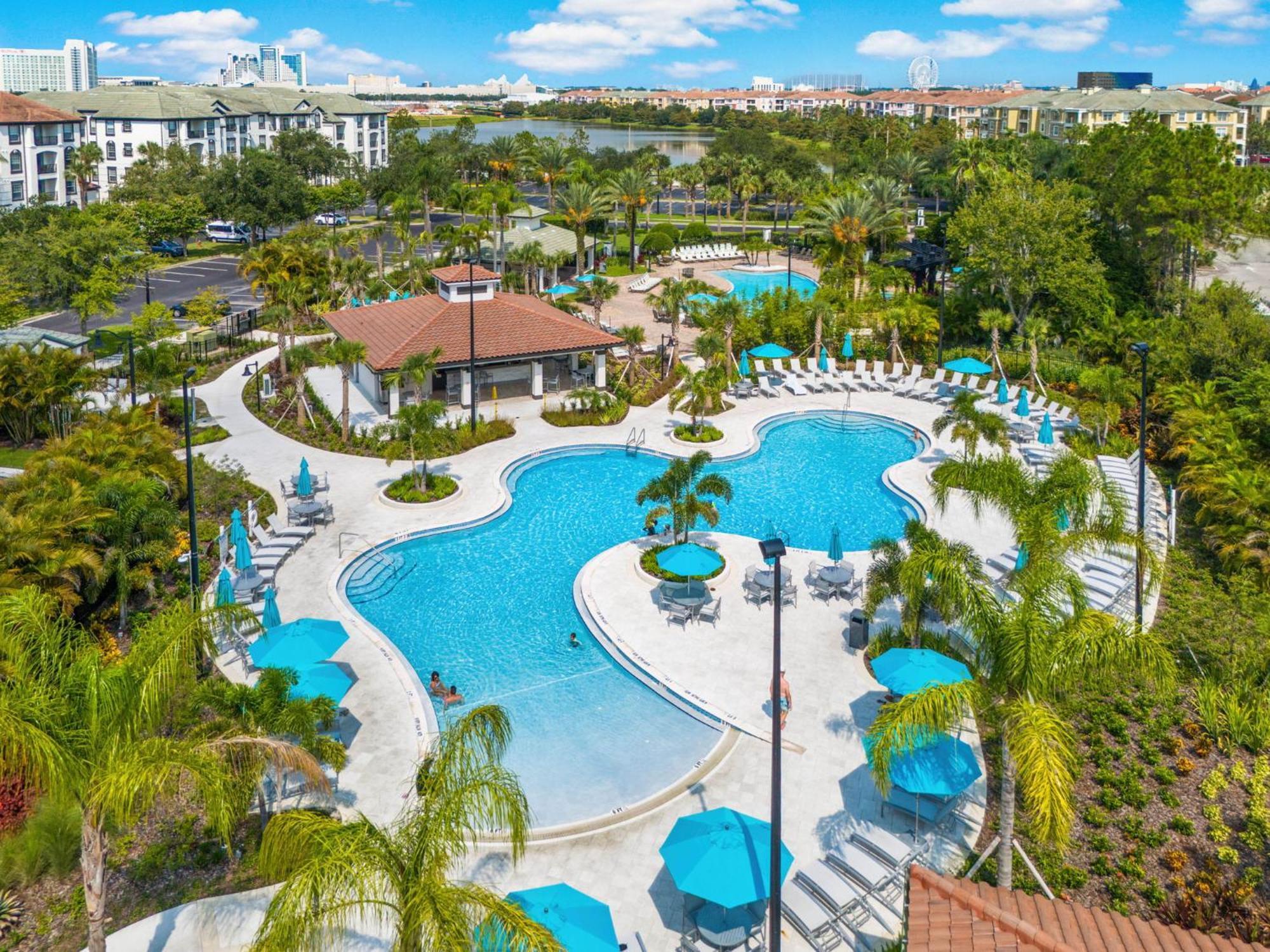 New Listing! Beautiful Townhome, Vista Cay 4019