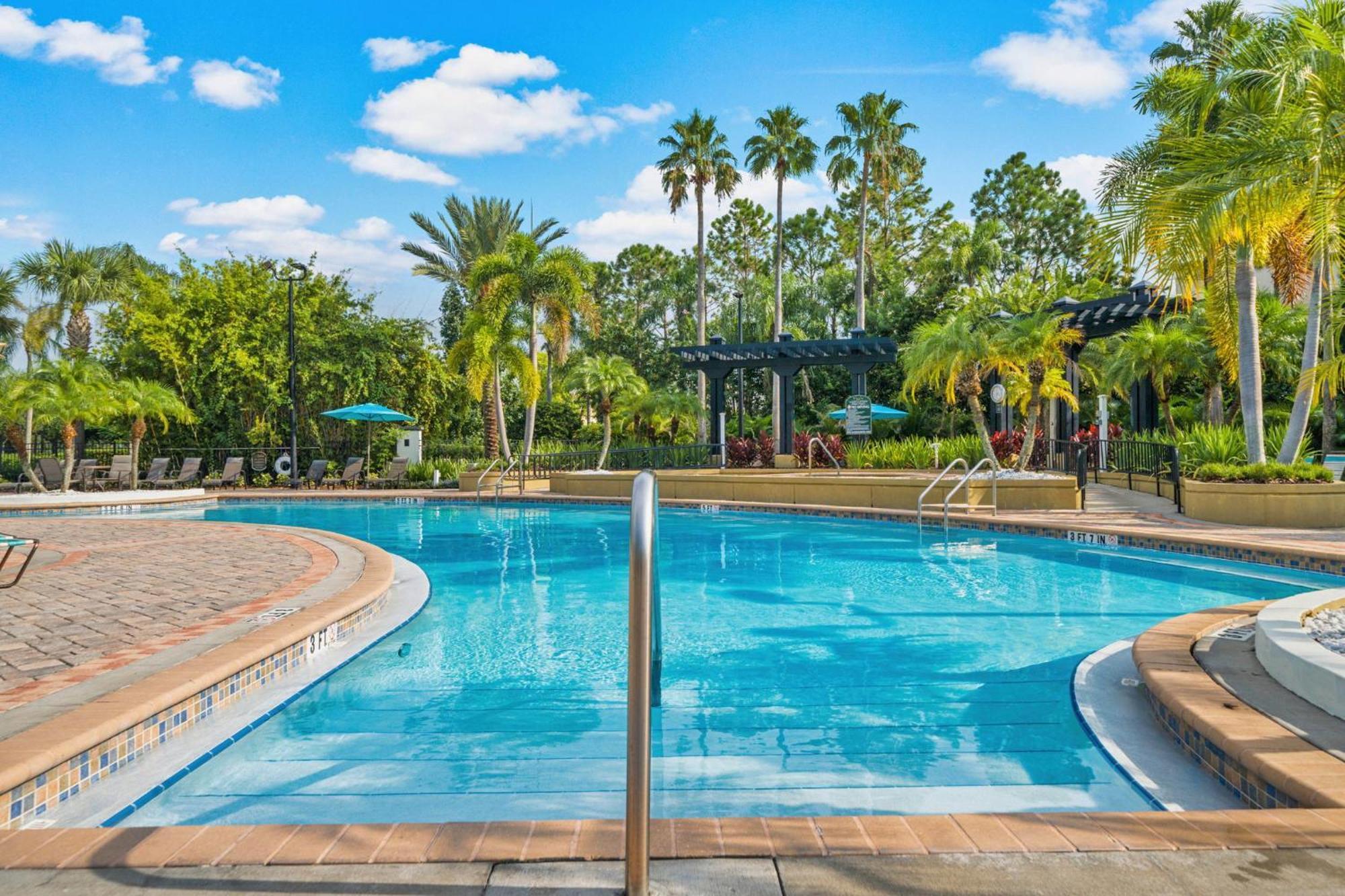 New Listing! Beautiful Townhome, Vista Cay 4019 Apartment