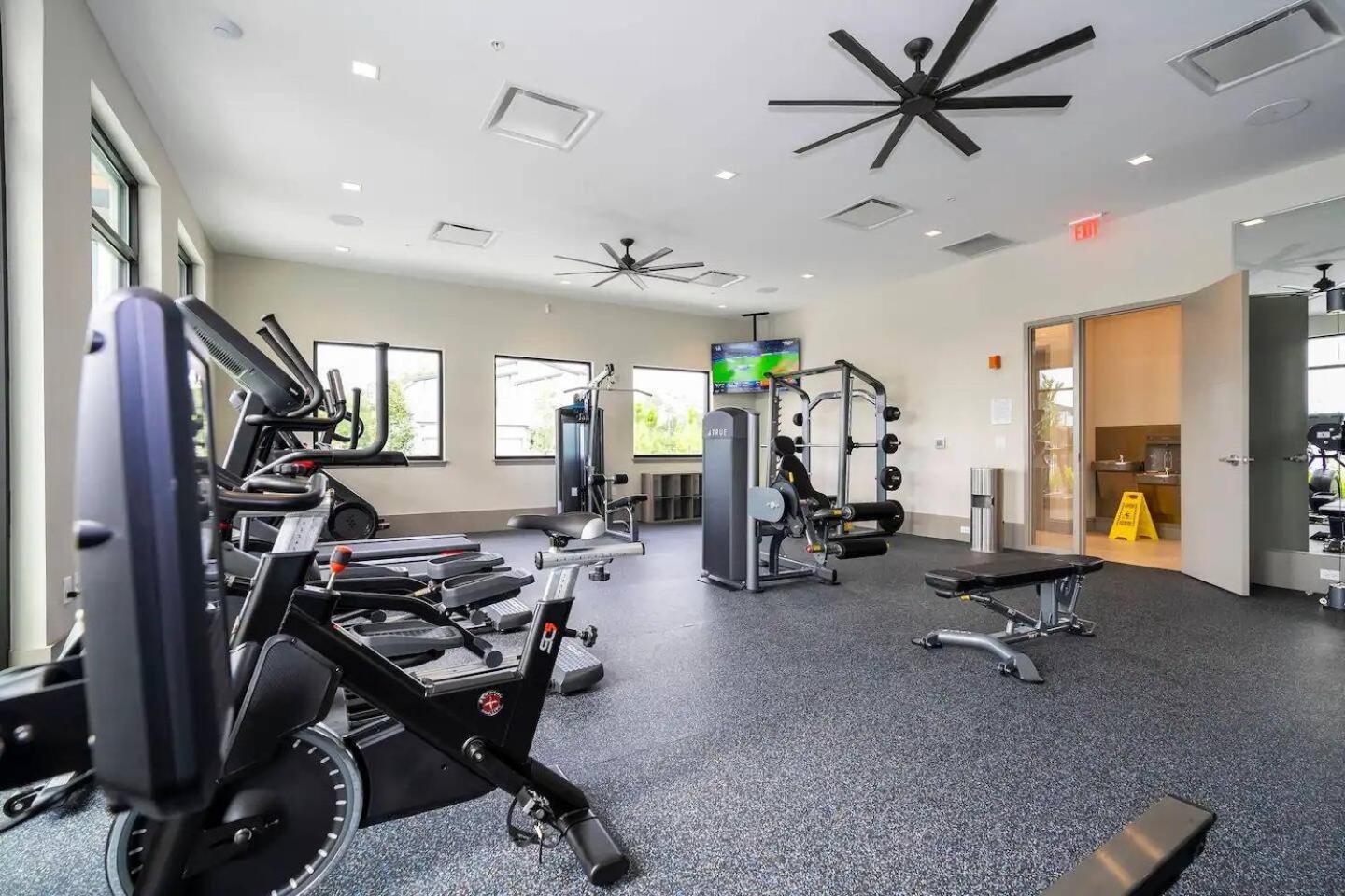 Luxury Living: 6br Near Seaworld Icon Park Holiday home Orlando