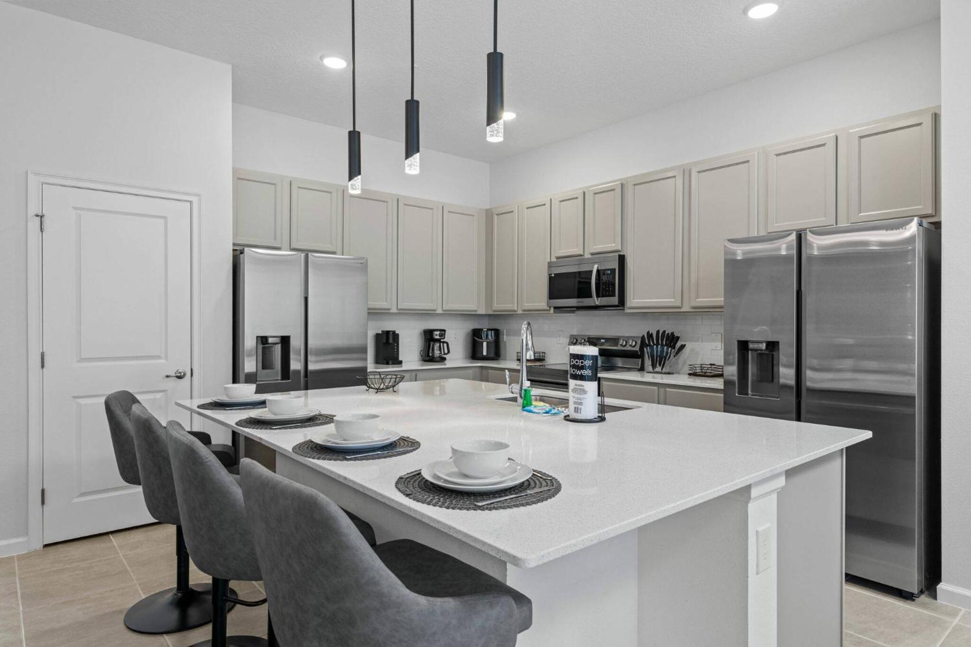 Luxury Living: 6br Near Seaworld Icon Park *