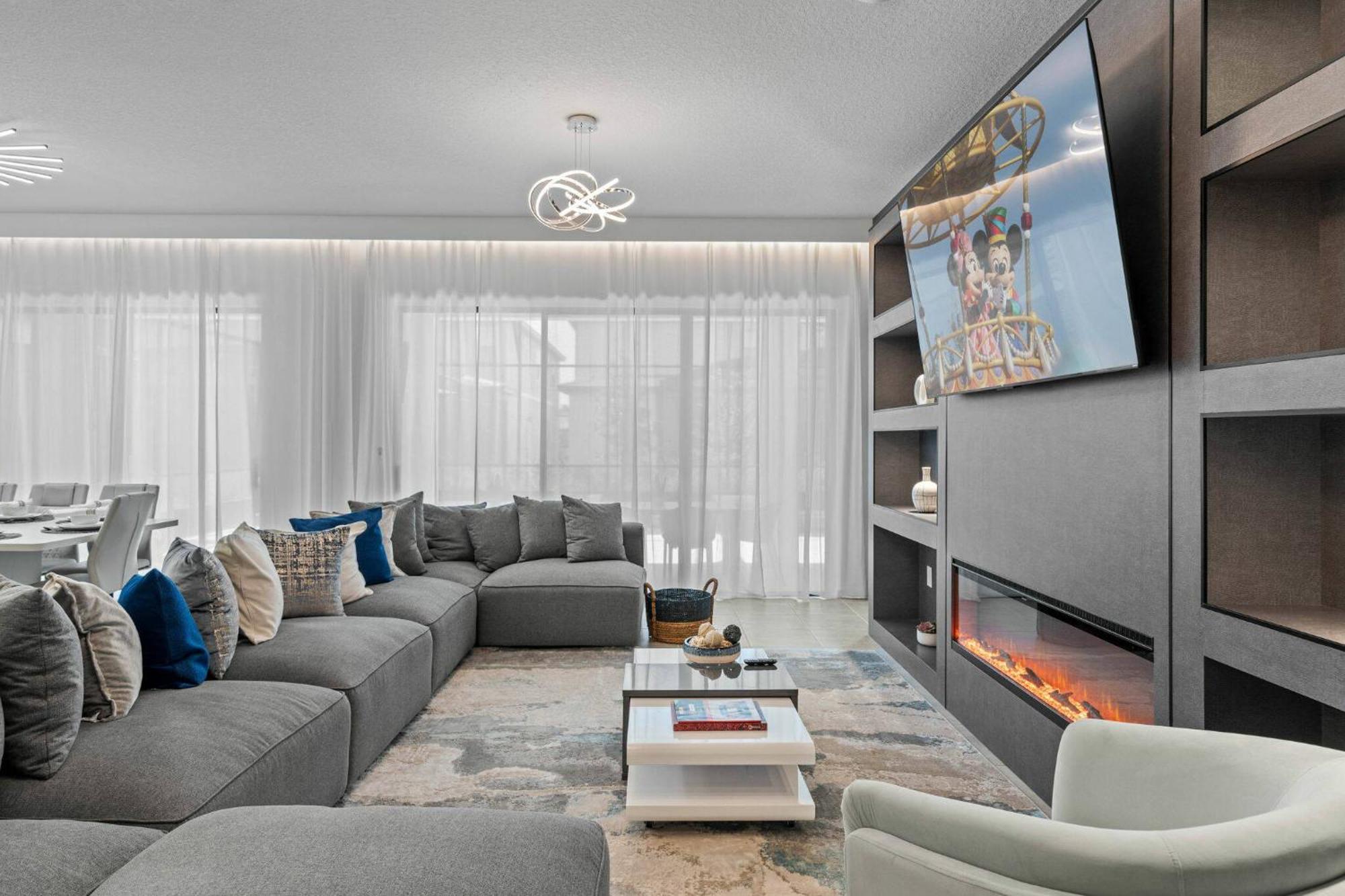 Luxury Living: 6br Near Seaworld Icon Park *