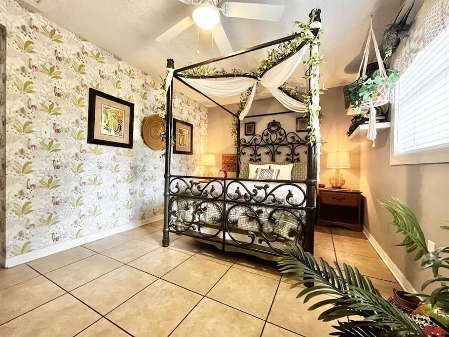 Lakefront By Downtown, Boat, Fishing Holiday home *