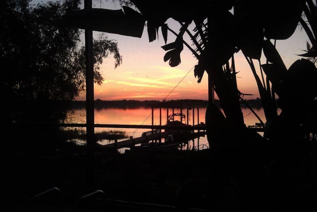 Lakefront By Downtown, Boat, Fishing Holiday home *