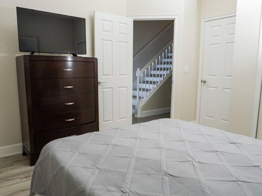 Holiday home Clermont Family Townhouse Pool & Arcade Near