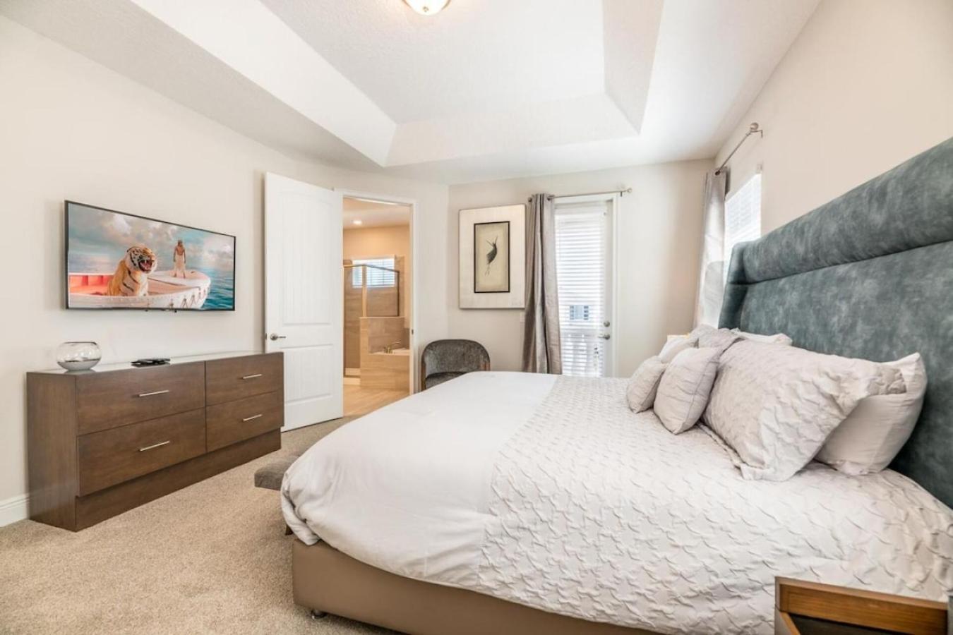 Stunning Spacious 6 Bed With Themed Games