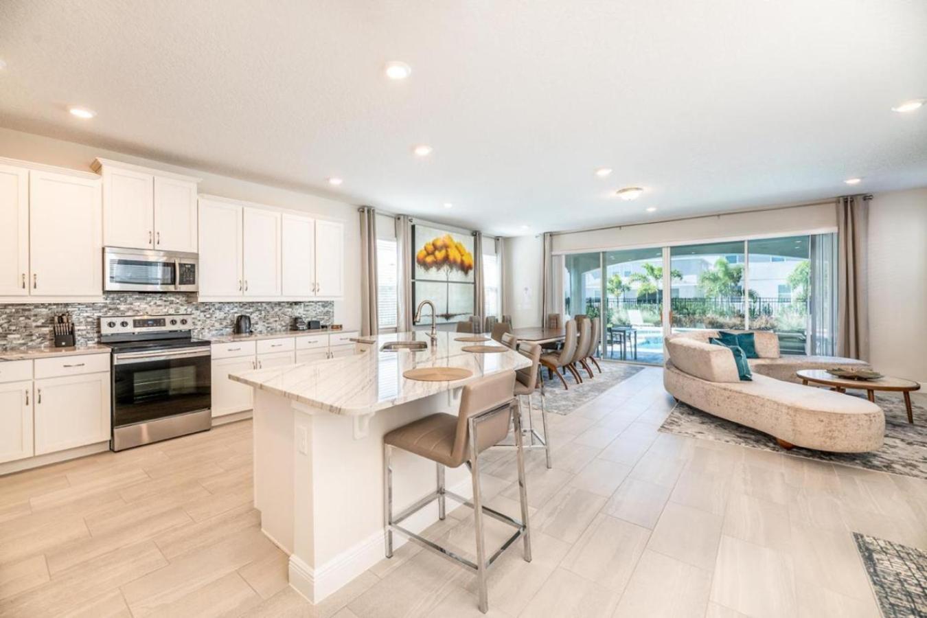 Stunning Spacious 6 Bed With Themed Games