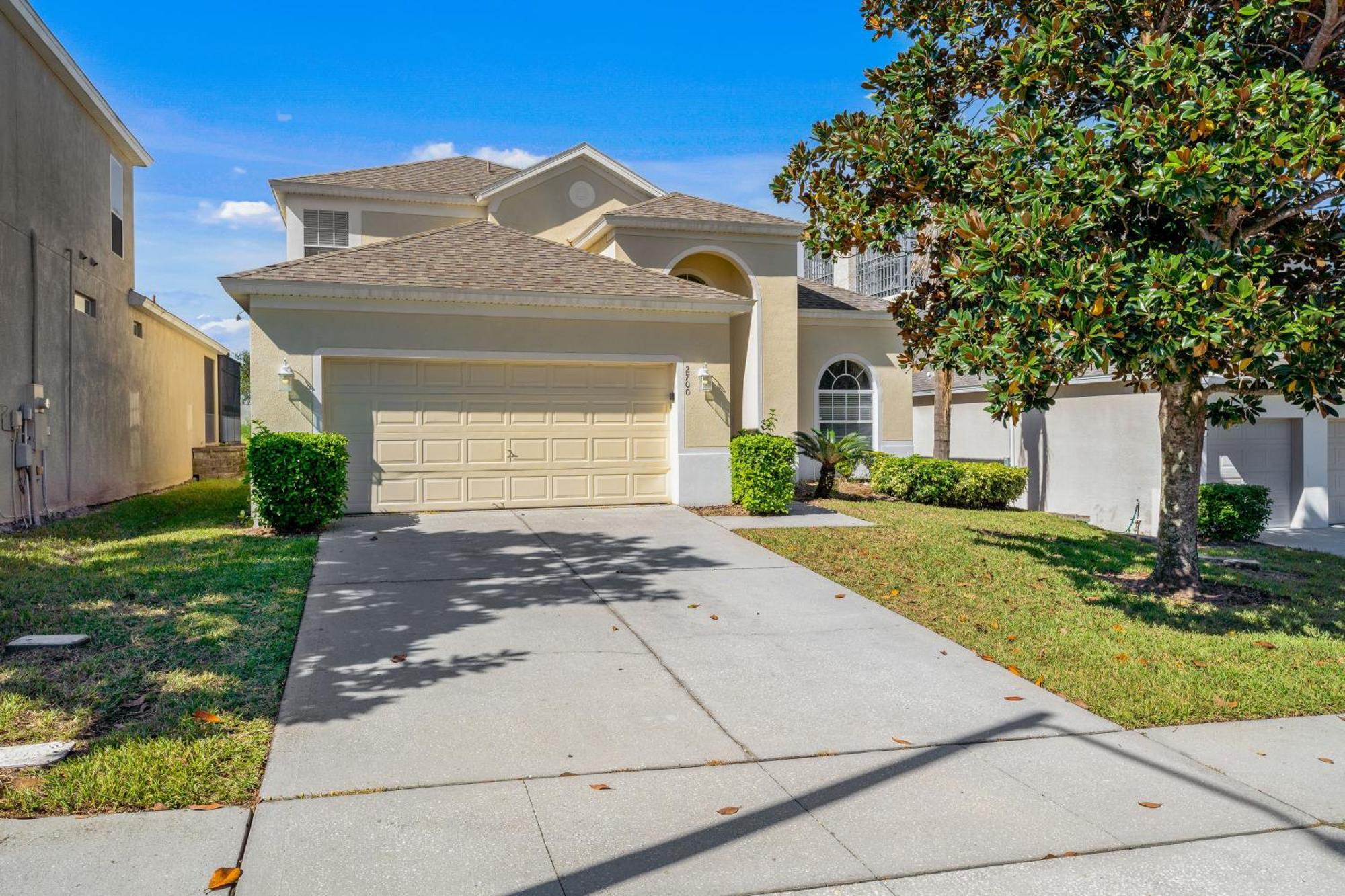 Themed Home, Private Heated Pool, Community Waterpark Holiday home *