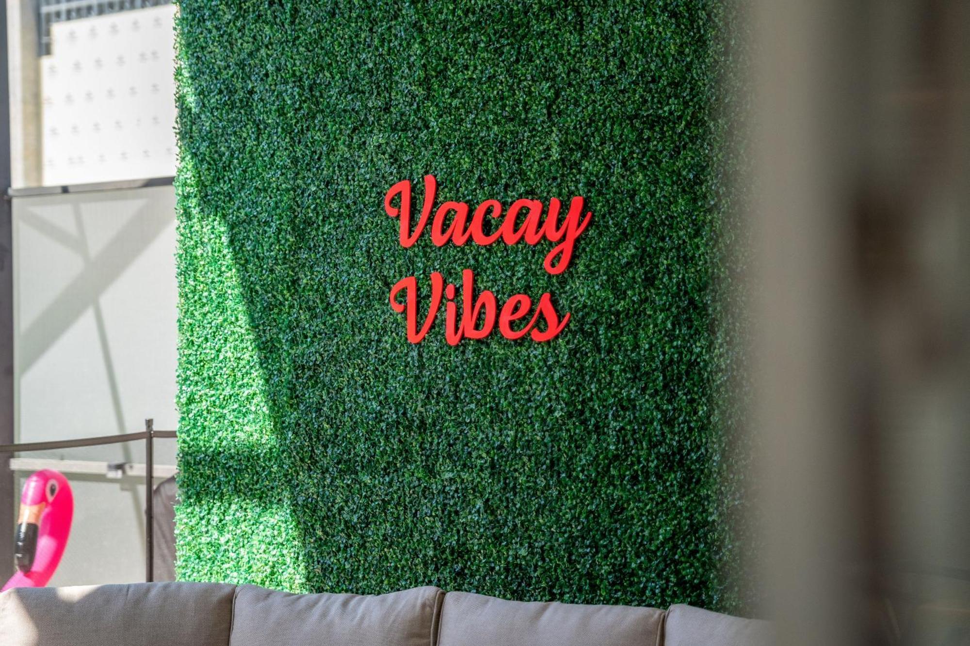 Holiday home Themed Home, Private Heated Pool, Community Waterpark *