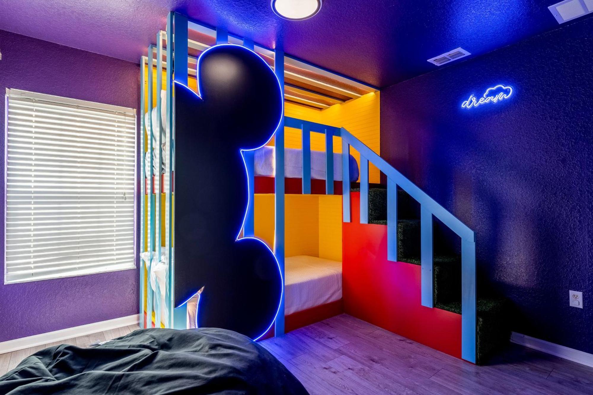 Themed Home, Private Heated Pool, Community Waterpark *