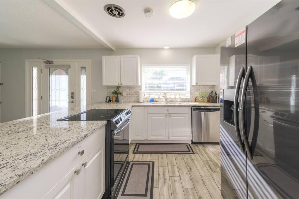 Holiday home 4 Rooms, Lake, Pool, Hot Tub, Bocce Ball, Putting