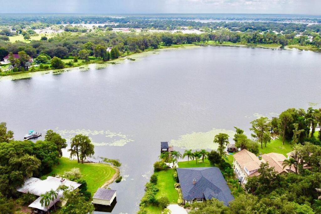 4 Rooms, Lake, Pool, Hot Tub, Bocce Ball, Putting