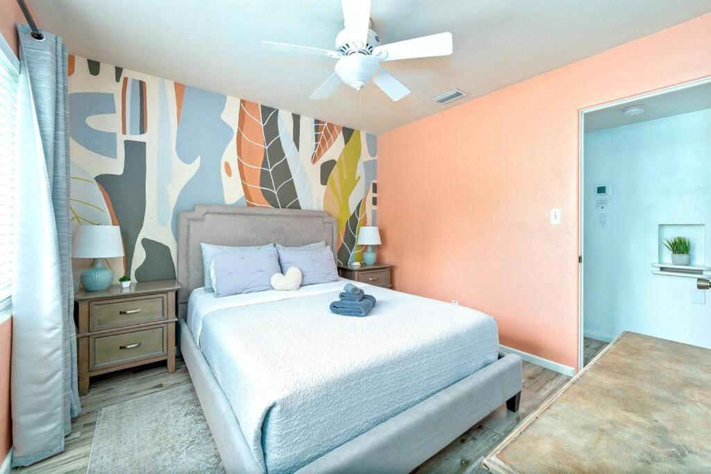 4 Rooms, Lake, Pool, Hot Tub, Bocce Ball, Putting *