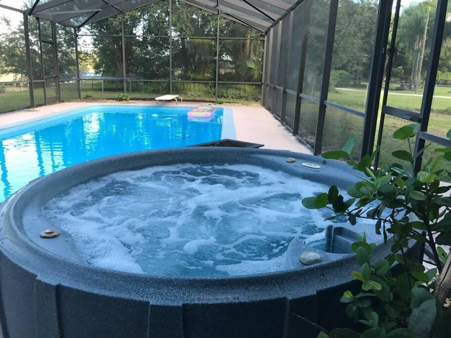 4 Rooms, Lake, Pool, Hot Tub, Bocce Ball, Putting Holiday home Orlando