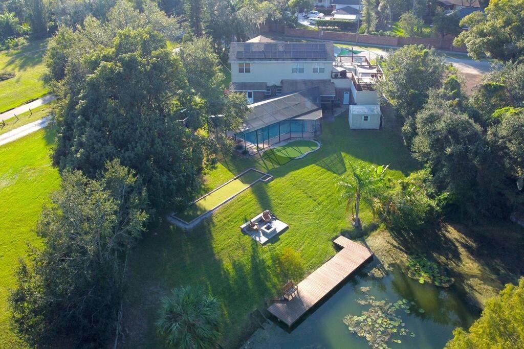 4 Rooms, Lake, Pool, Hot Tub, Bocce Ball, Putting *