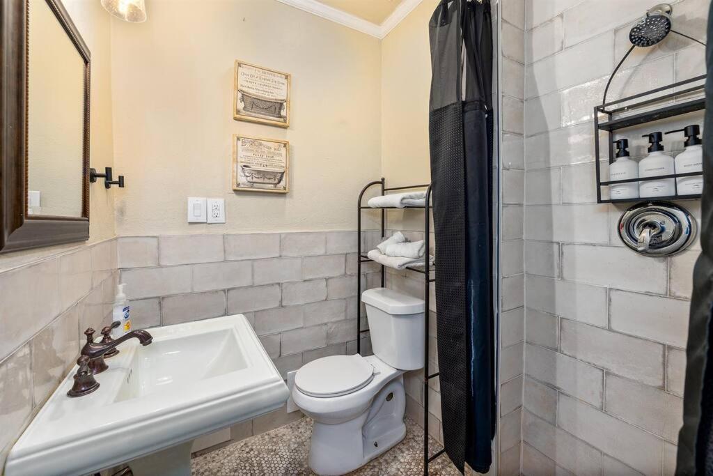 Holiday home Themed Speak Easy With Pool, Hot Tub, & *