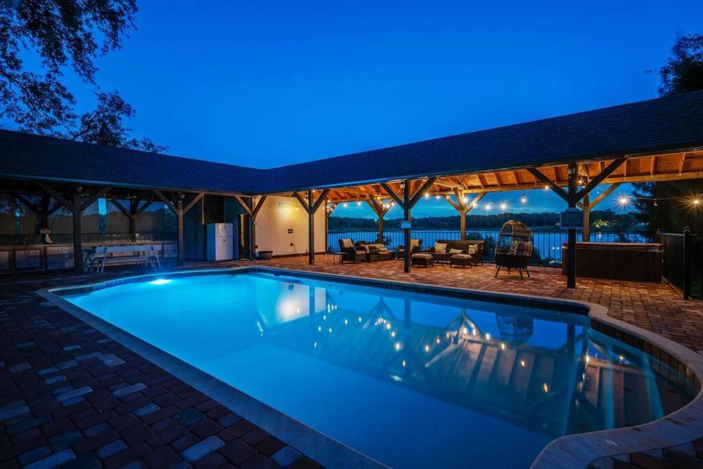 Holiday home Themed Speak Easy With Pool, Hot Tub, &