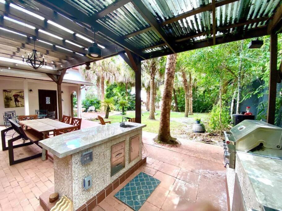 Holiday home Themed Speak Easy With Pool, Hot Tub, &