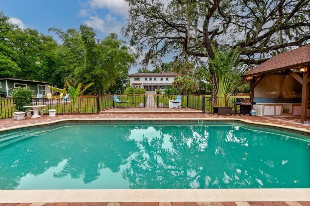 Holiday home Themed Speak Easy With Pool, Hot Tub, & *