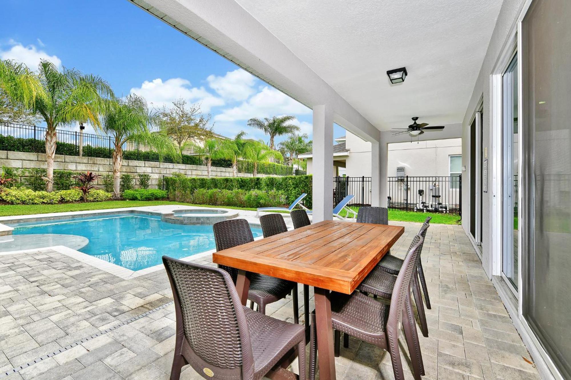 Lovely With Private Pool And Amenities By Rentyl Near - 7423m Orlando