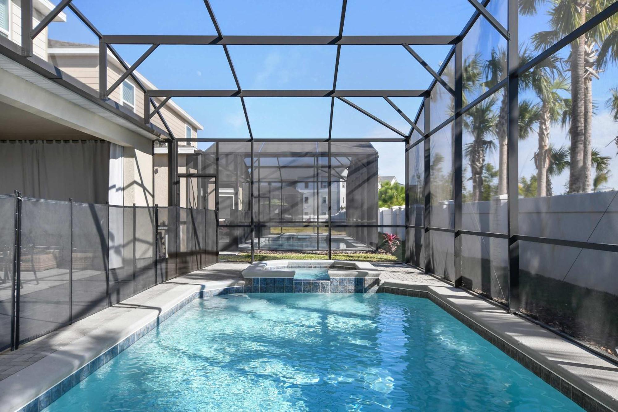Holiday home Luxurious Windsor Cay Retreat With Theater & Pool