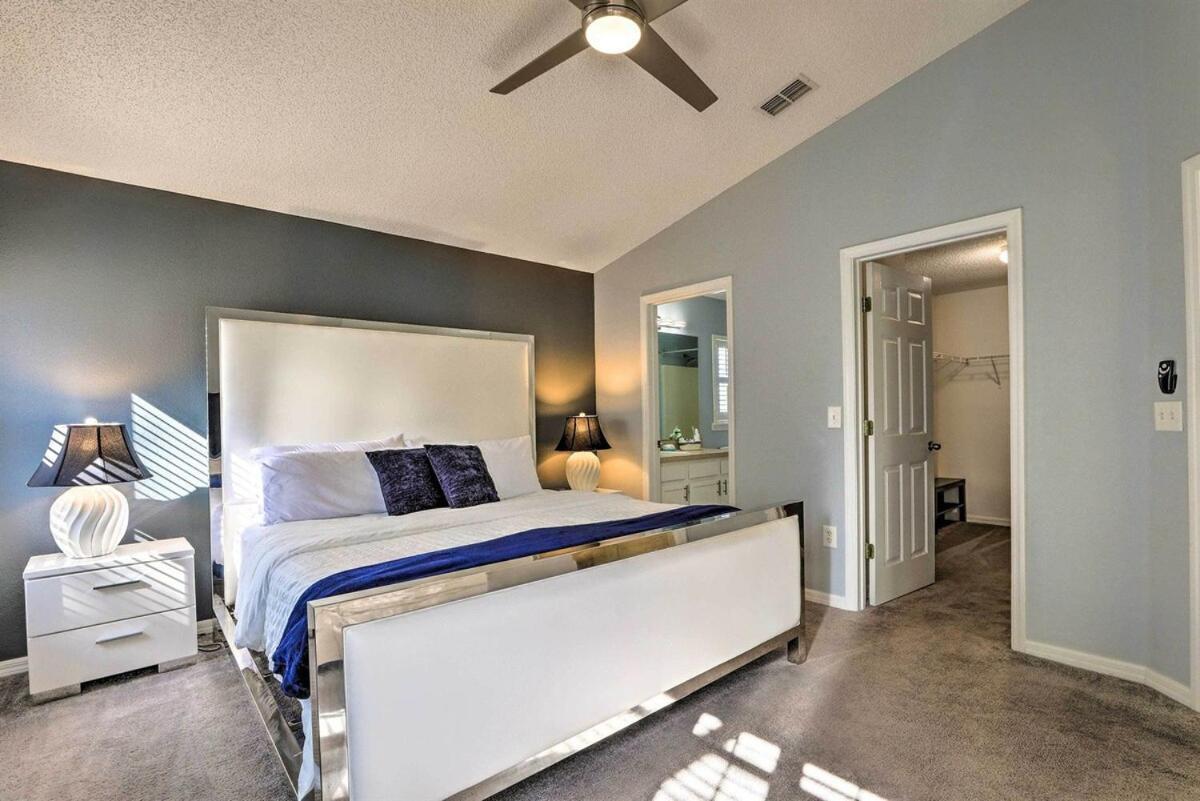 Florida Star Wars Villa, Poolside Cinema Holiday home *