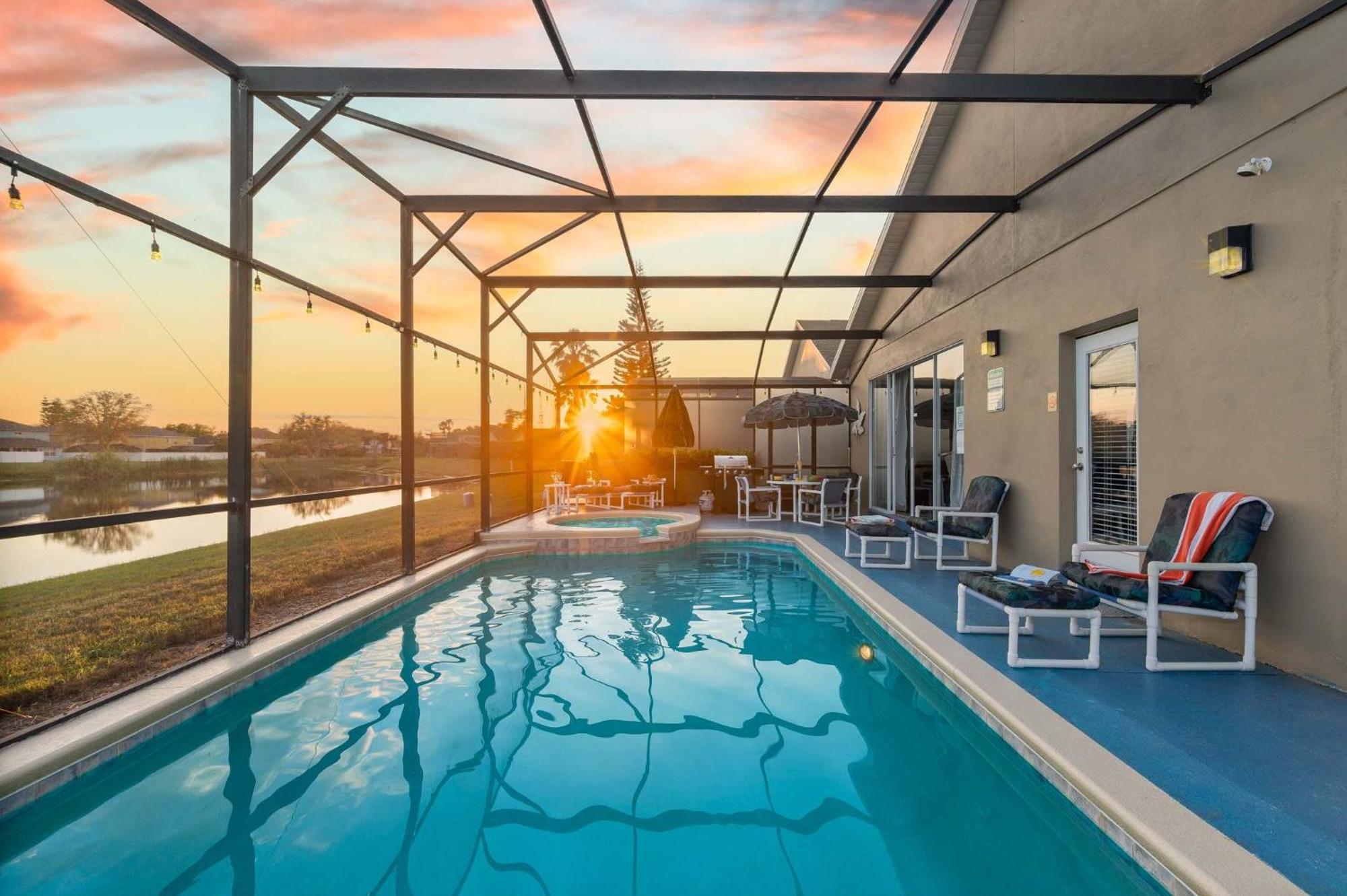 Single-level W Heated Pool & 9mi To Holiday home *
