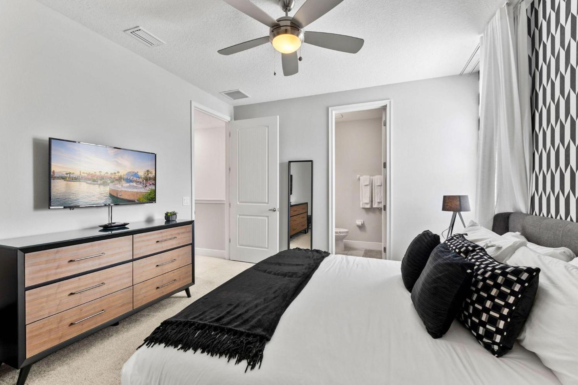 Holiday home Artistic 6 Bdrm With Games At Encore *