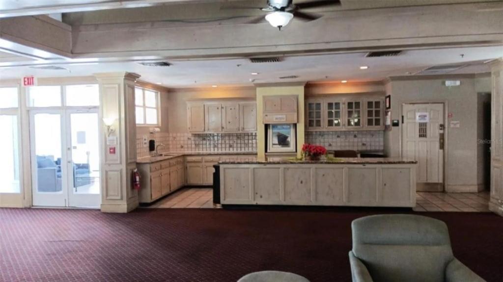 Two Bed In Parkway Palms