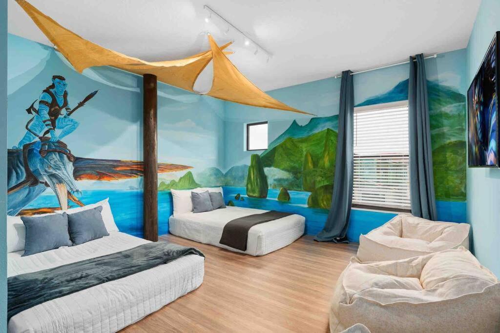Super Ritzy - 9bdrs-9bas W Theme Loft & Pool *