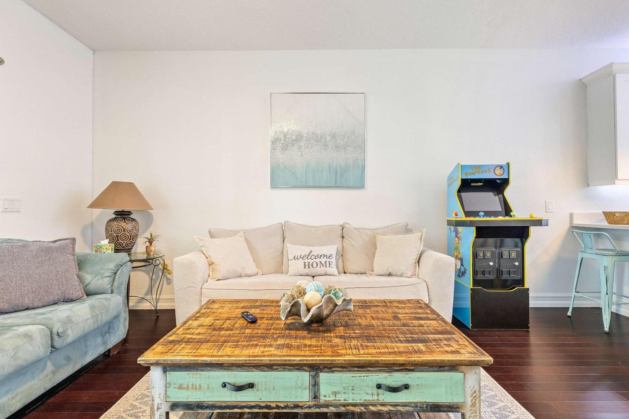 Holiday home Fun-filled Mins From W Pool Hot Tub & Games Orlando