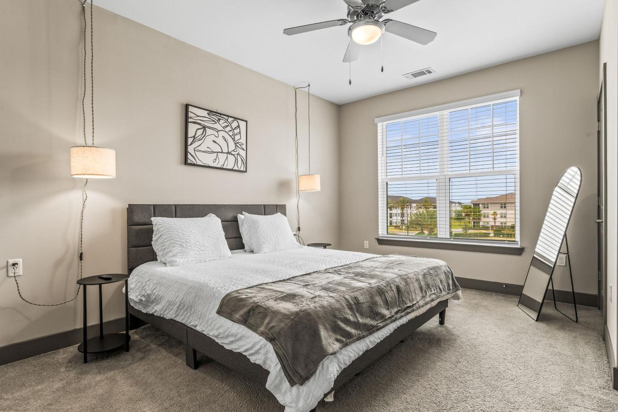 Apartment Full King Bed Retreat Pool & Gym Pet-friendly Close To Park *
