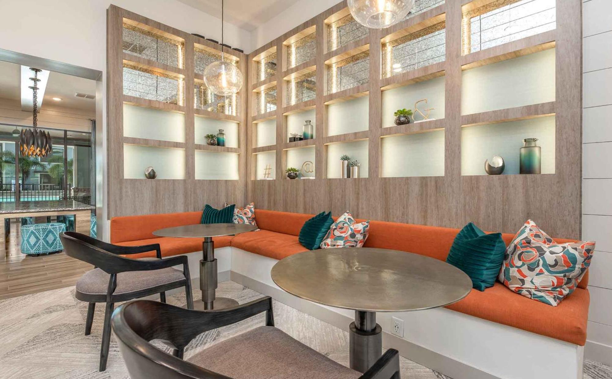 Apartment Full King Bed Retreat Pool & Gym Pet-friendly Close To Park *