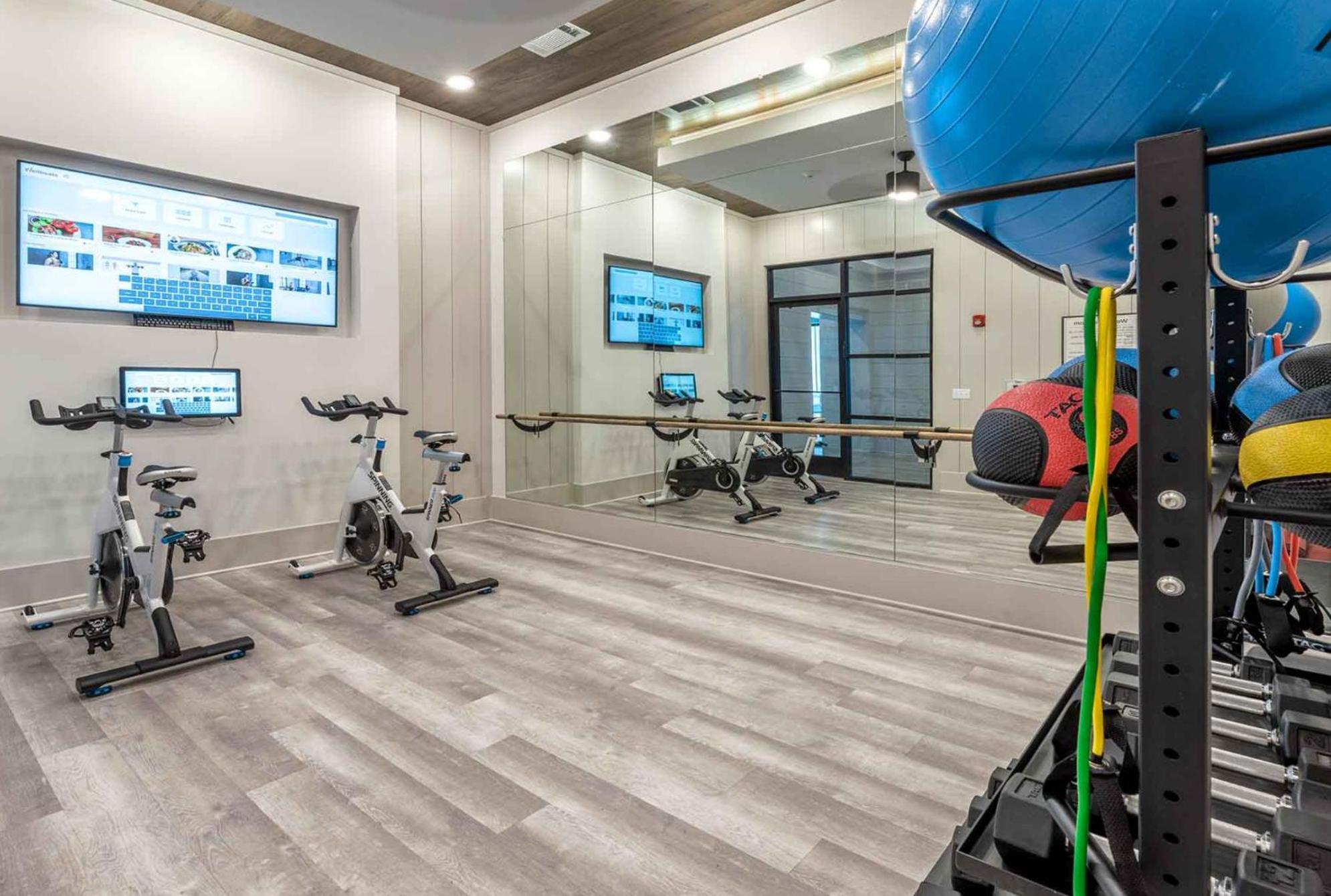Apartment Full King Bed Retreat Pool & Gym Pet-friendly Close To Park Orlando