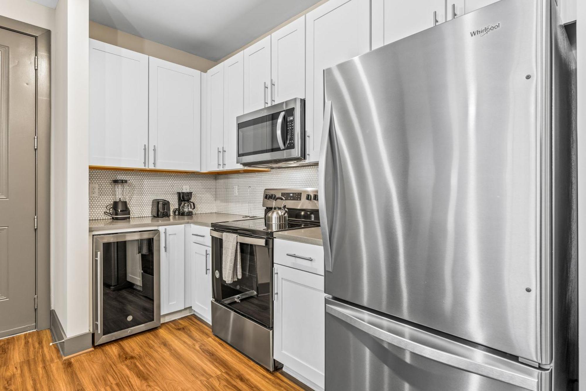 Full King Bed Retreat Pool & Gym Pet-friendly Close To Park *