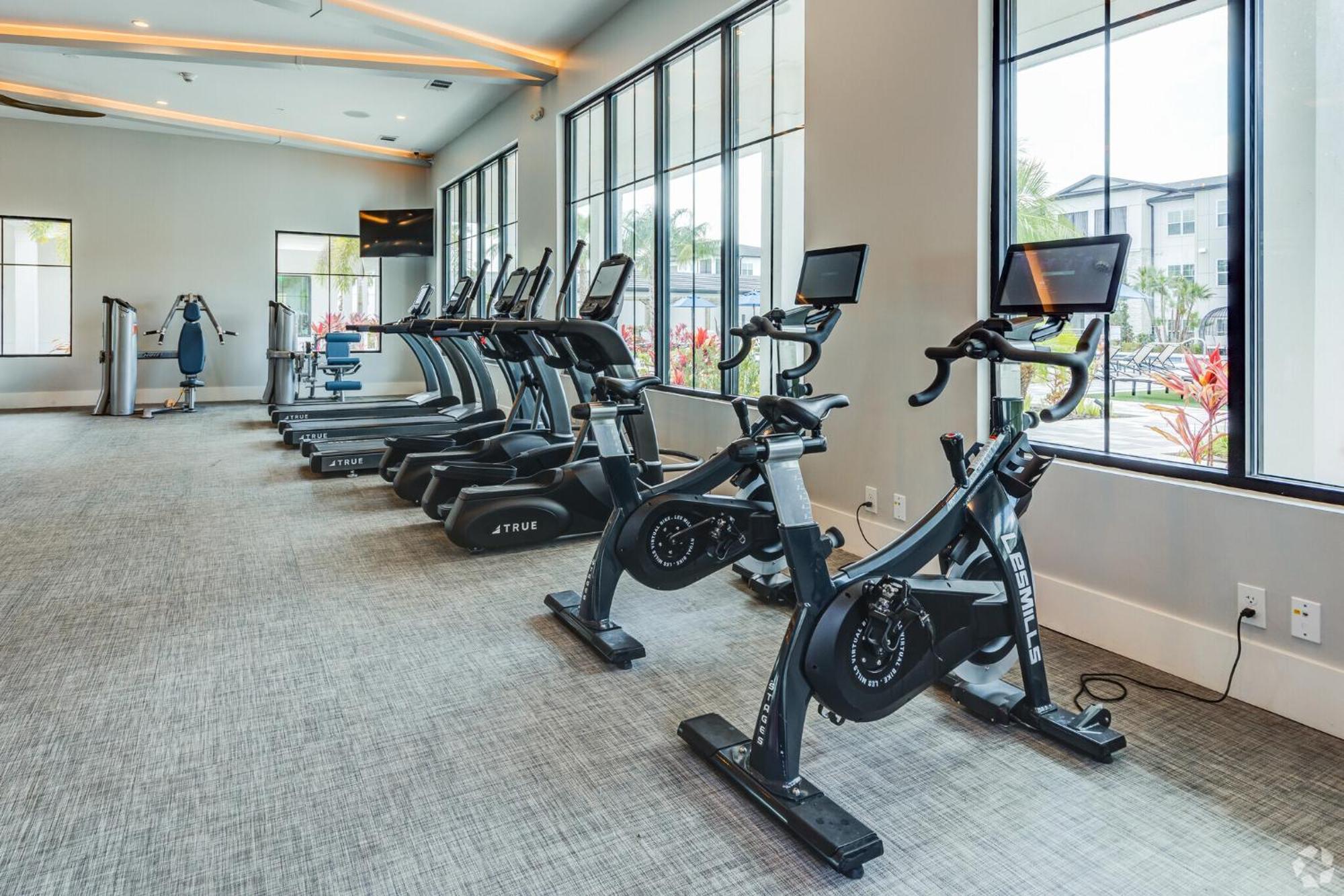 Private Full Pet-friendly King Condo, Pool, Gym, Near Parks * Orlando