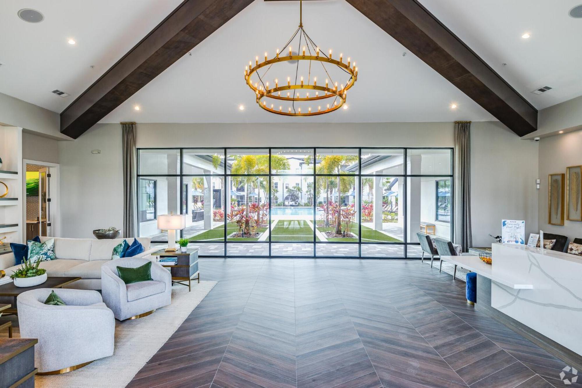 Private Full Pet-friendly King Condo, Pool, Gym, Near Parks Orlando
