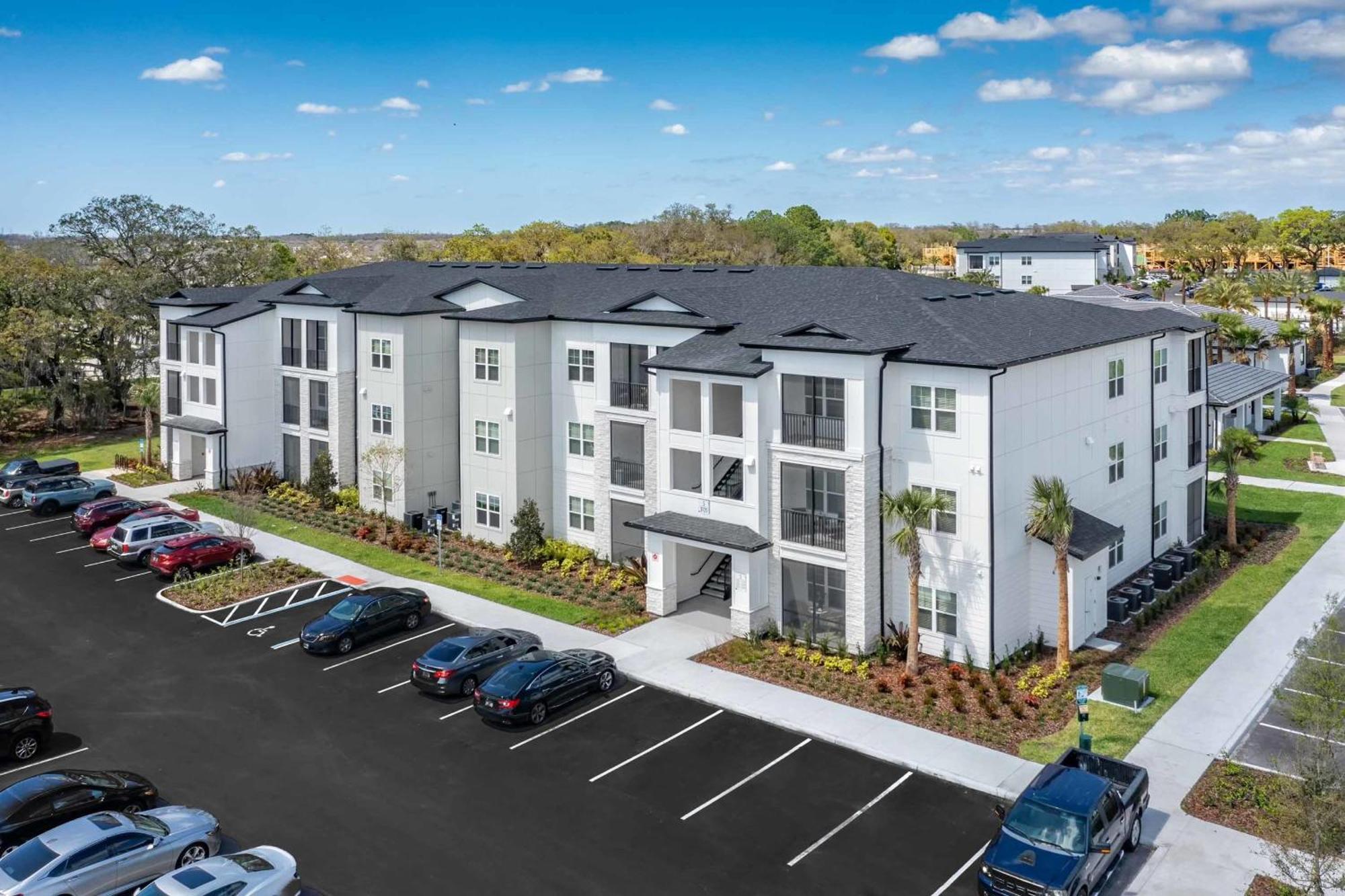 Private Full Pet-friendly King Condo, Pool, Gym, Near Parks Apartment Orlando