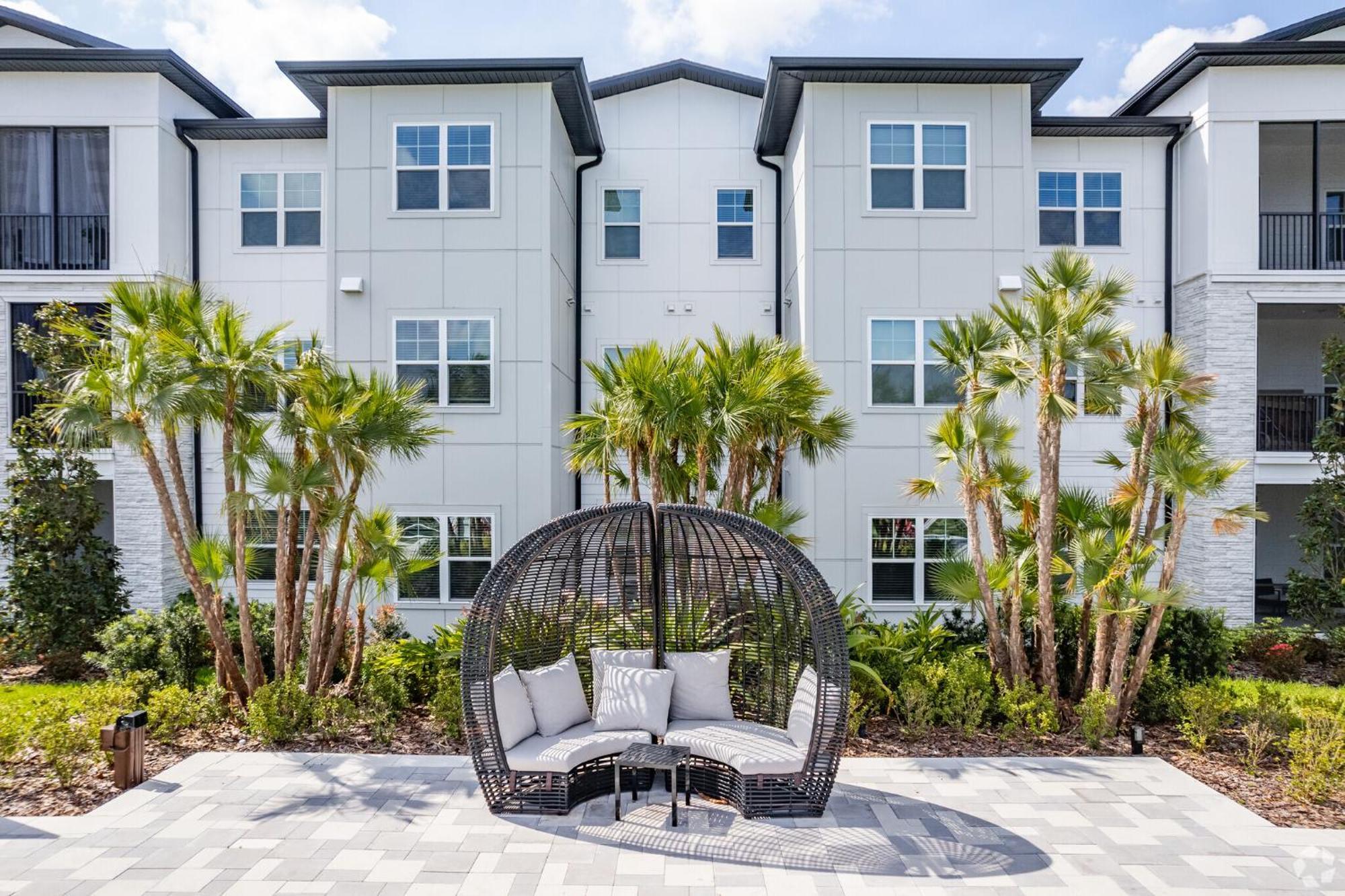 Apartment Private Full Pet-friendly King Condo, Pool, Gym, Near Parks Orlando
