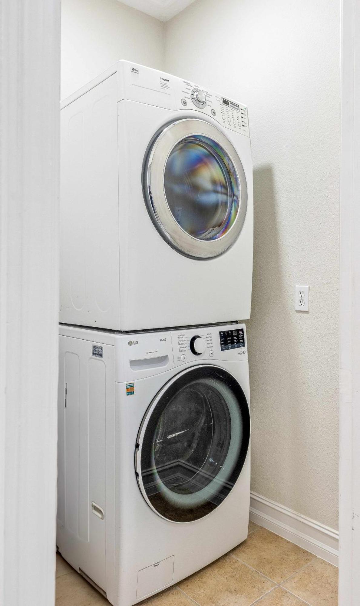 Holiday home Fun-filled Mins From W Pool Hot Tub & Games Orlando