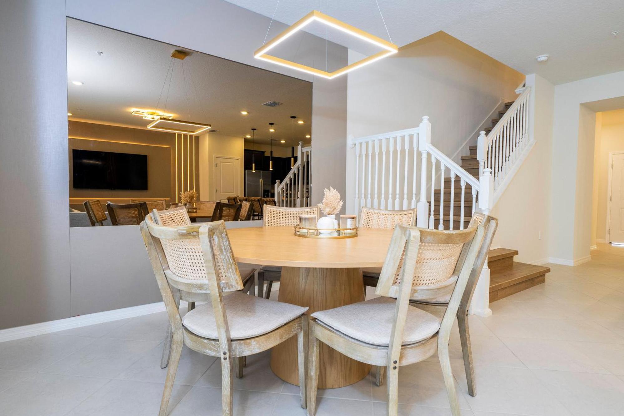 Gorgeous Townhome W 5bd Close To 1141 Holiday home