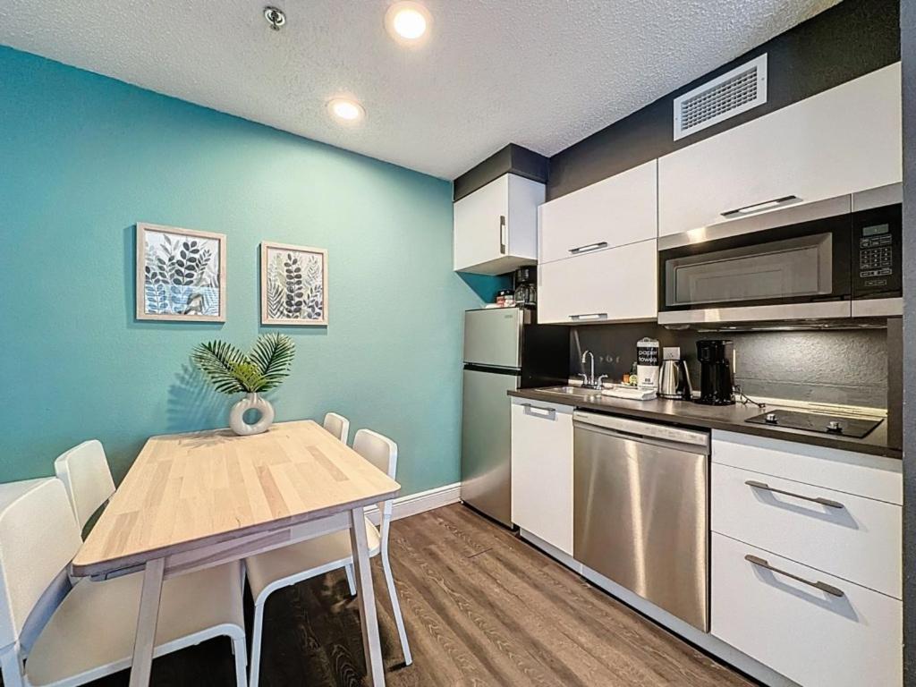 Apartment Two Bed In Parkway Palms *