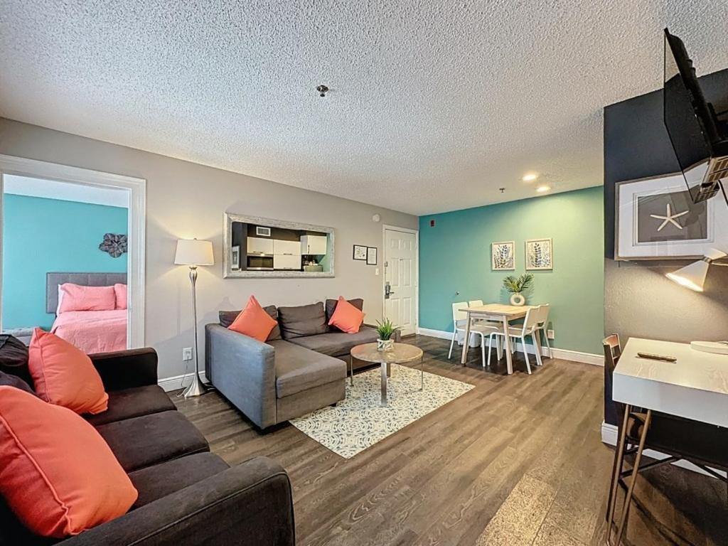 Two Bed In Parkway Palms Orlando