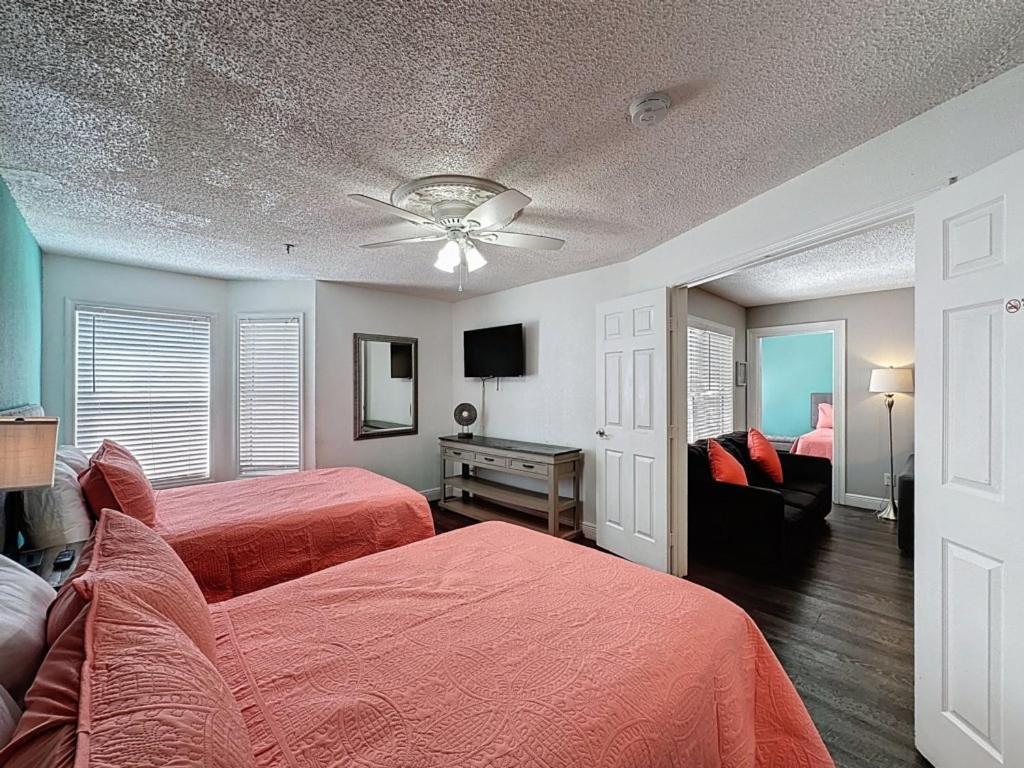 Two Bed In Parkway Palms Apartment