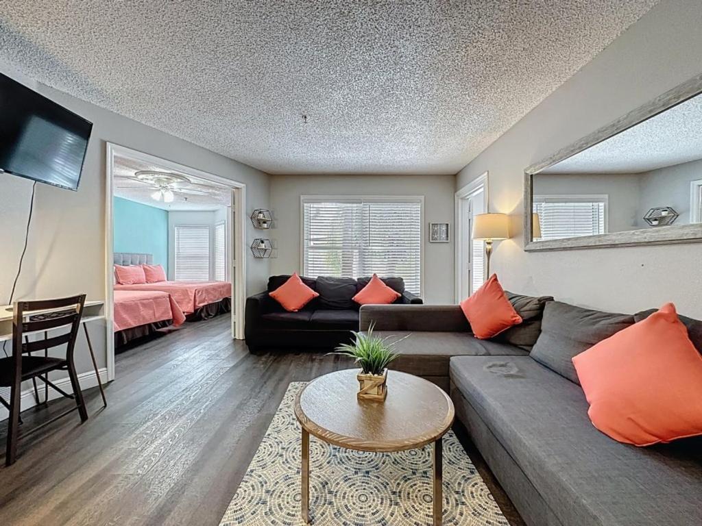 Apartment Two Bed In Parkway Palms *